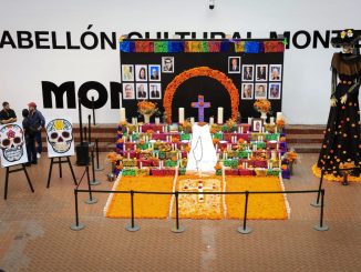 Instalan tradicional Altar de Muertos