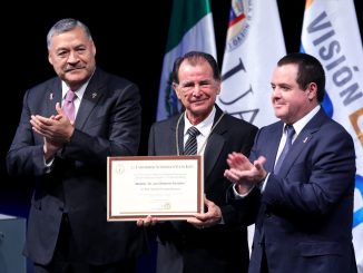 Entrega presea “Dr. José Eleuterio González”