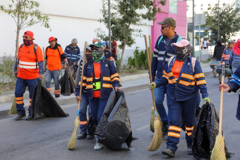 Retiran 2 toneladas de basura