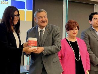 Entrega UANL donativo a Hambre Cero