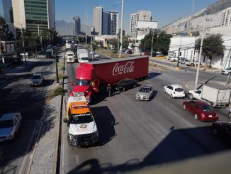 Choca camión en Diaz Ordaz